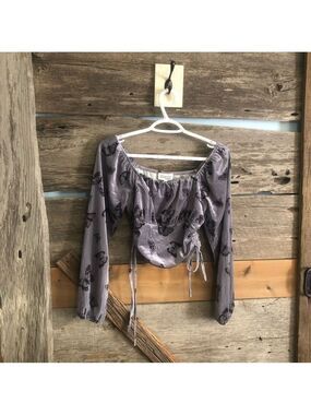 Lavender Moon NWT Size XS Grey Cropped Off-Shoulder Top